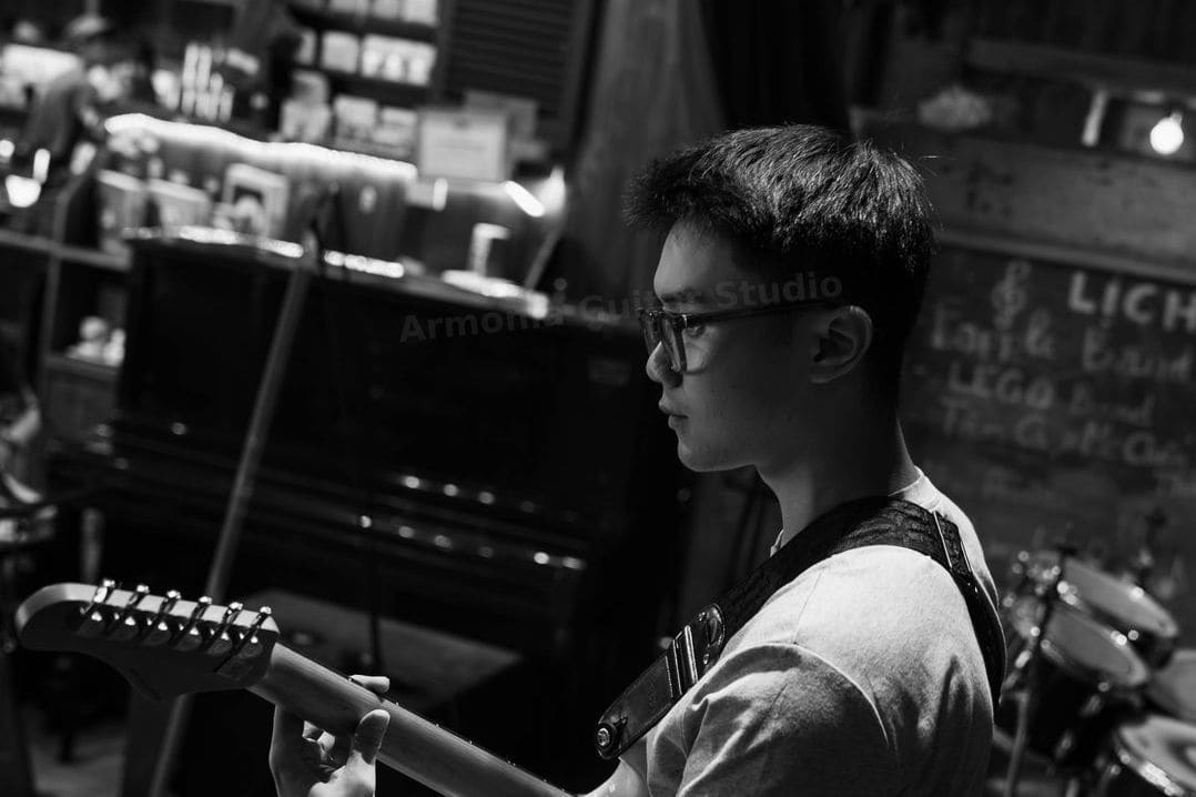 Armonía Guitar Studio 14